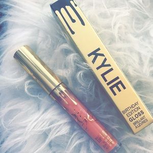 Kylie cosmetics Birthday edition lipgloss in KoKo